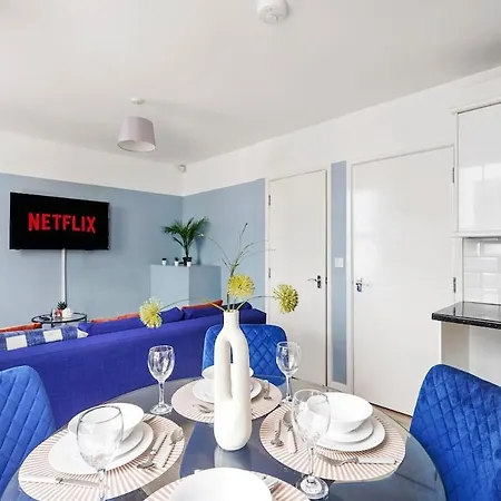 Stylish Sleek Abode - Sleeps 6