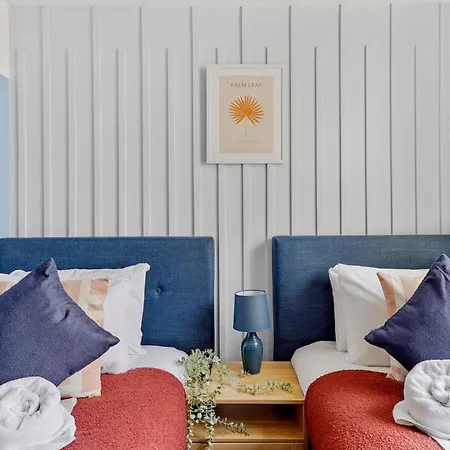 Stylish Sleek Abode - Sleeps 6 Apartman