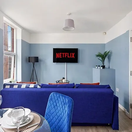 Stylish Sleek Abode - Sleeps 6 * Bristol