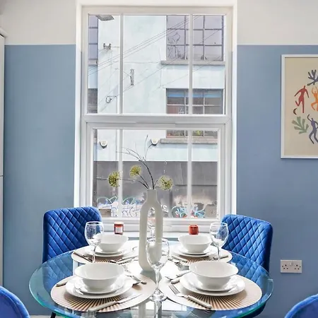 Stylish Sleek Abode - Sleeps 6