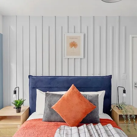 Stylish Sleek Abode - Sleeps 6 Bristol