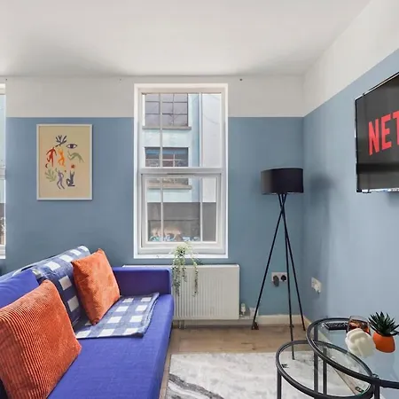 Stylish Sleek Abode - Sleeps 6 Bristol